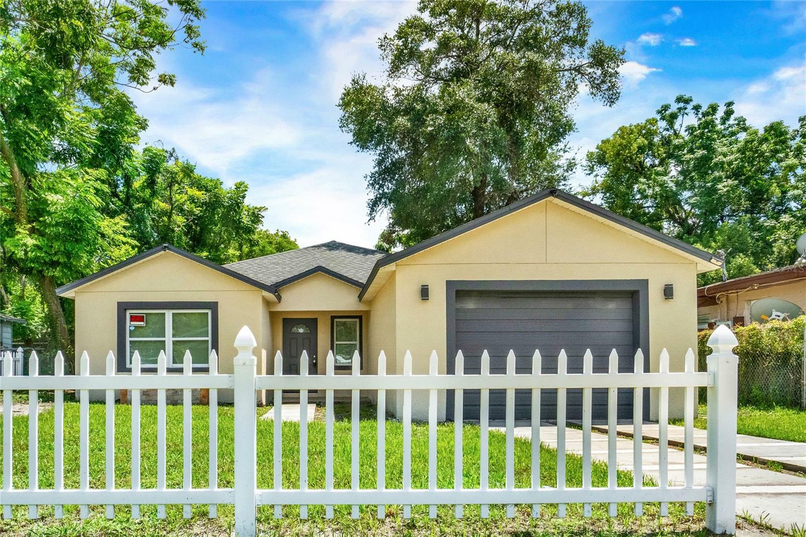 Property Photo: 1424 18th Street FL 32805