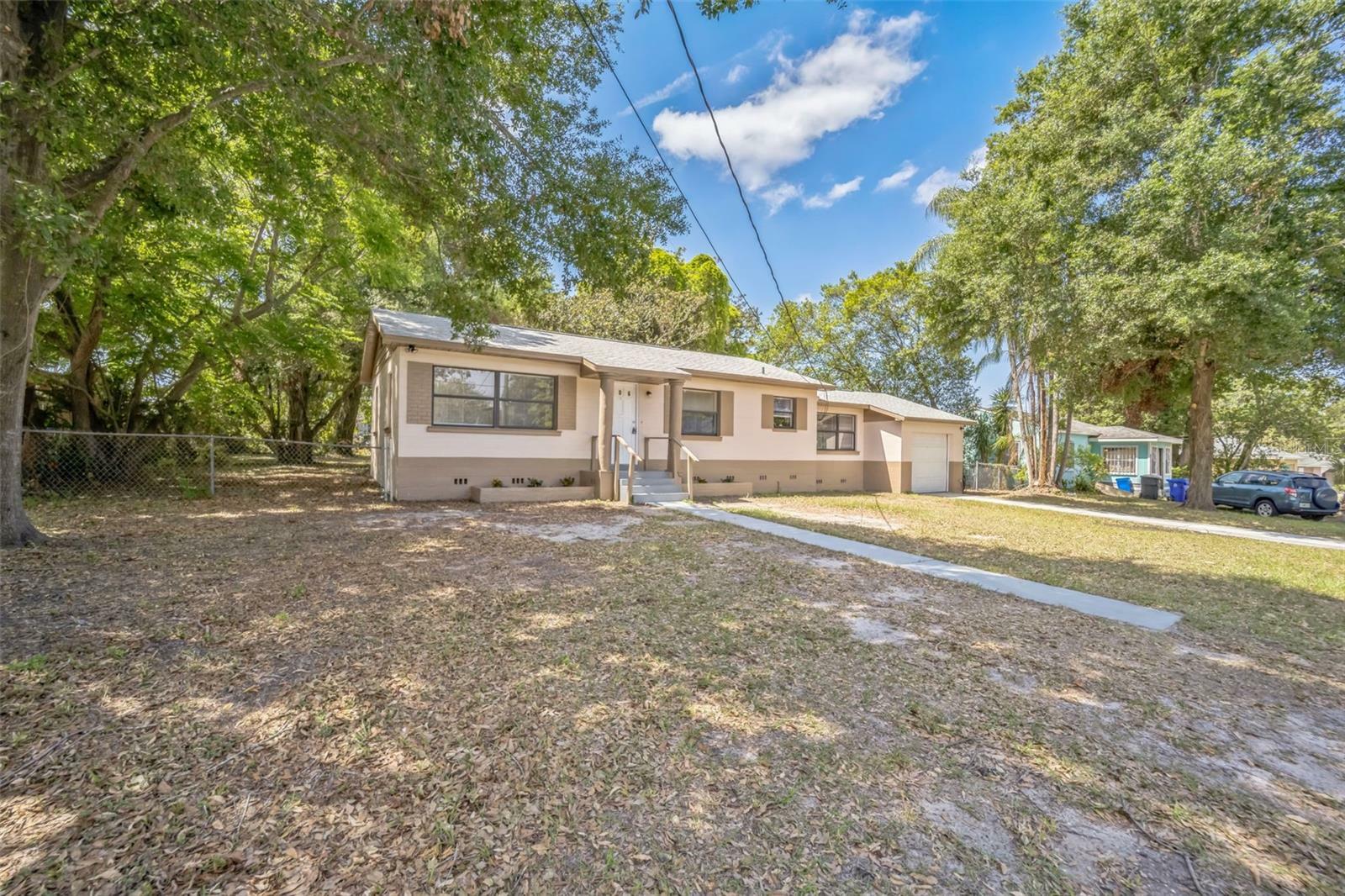Property Photo: 406 W Valencia Street FL 33805