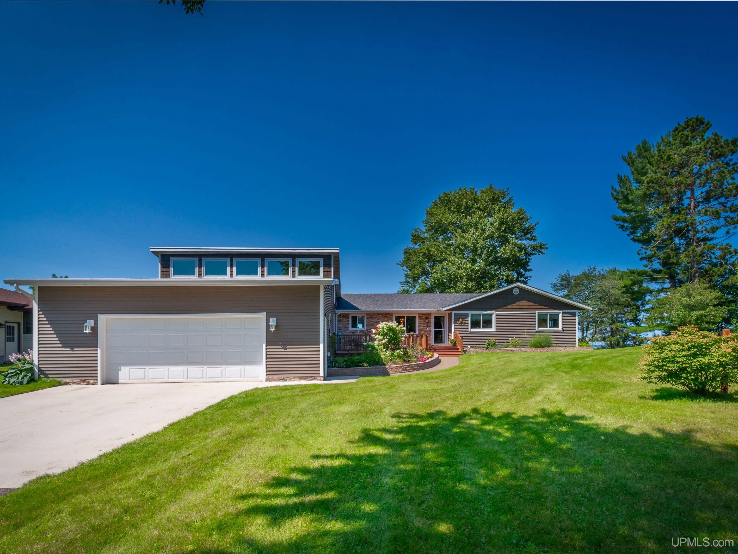 737 Lakewood Lane  Marquette MI 49855 photo