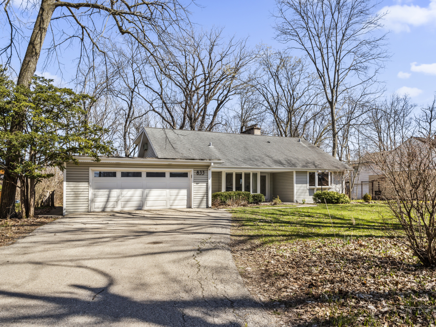 Property Photo: 833 E Glenwood Road IL 60025