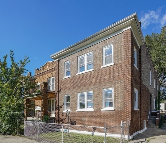 Property Photo: 162 N La Crosse Avenue IL 60644