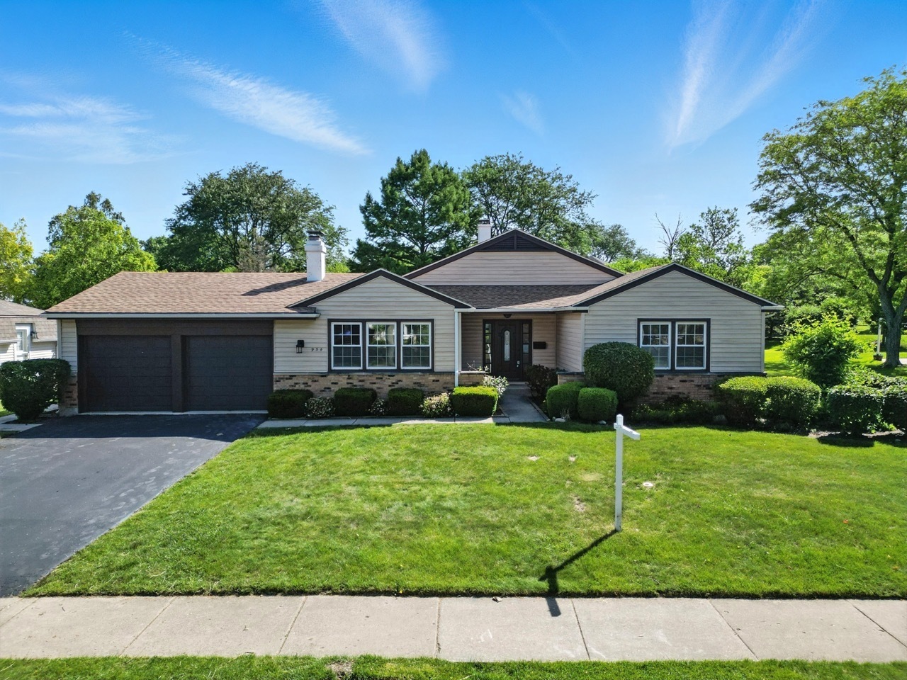 Property Photo:  954 W Peregrine Drive  IL 60067 
