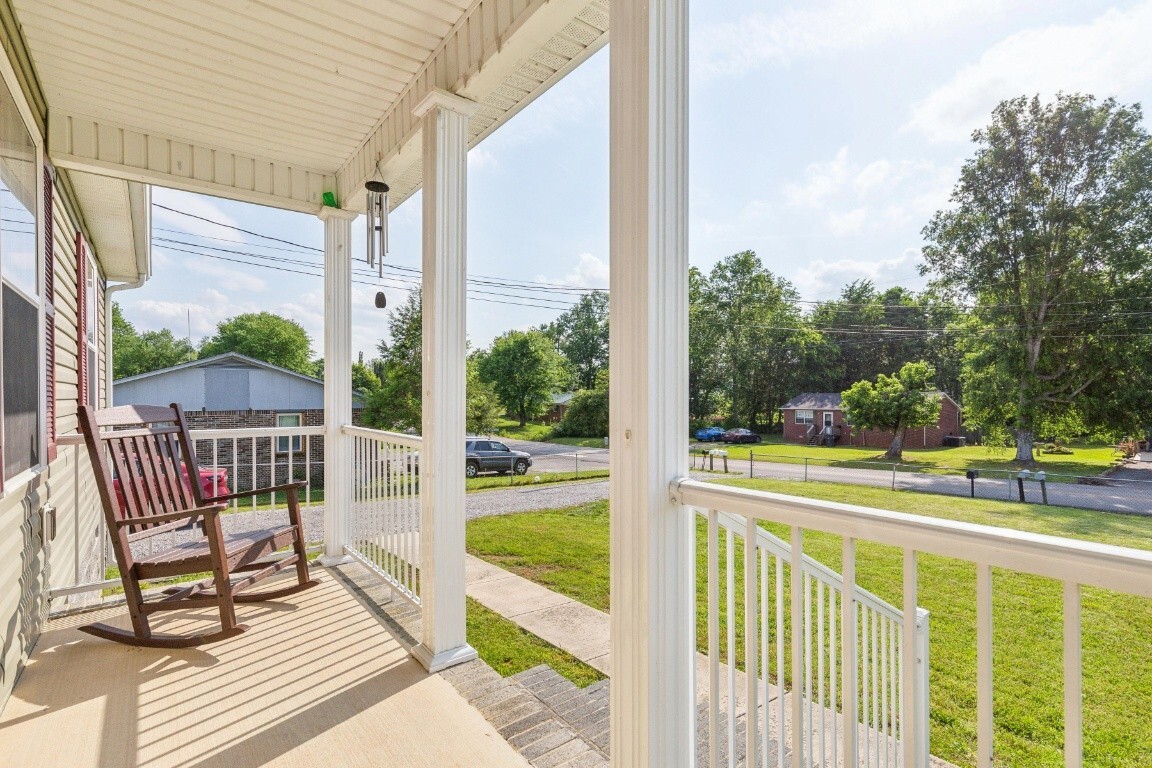 Property Photo: 560 Cascade Ave TN 37110