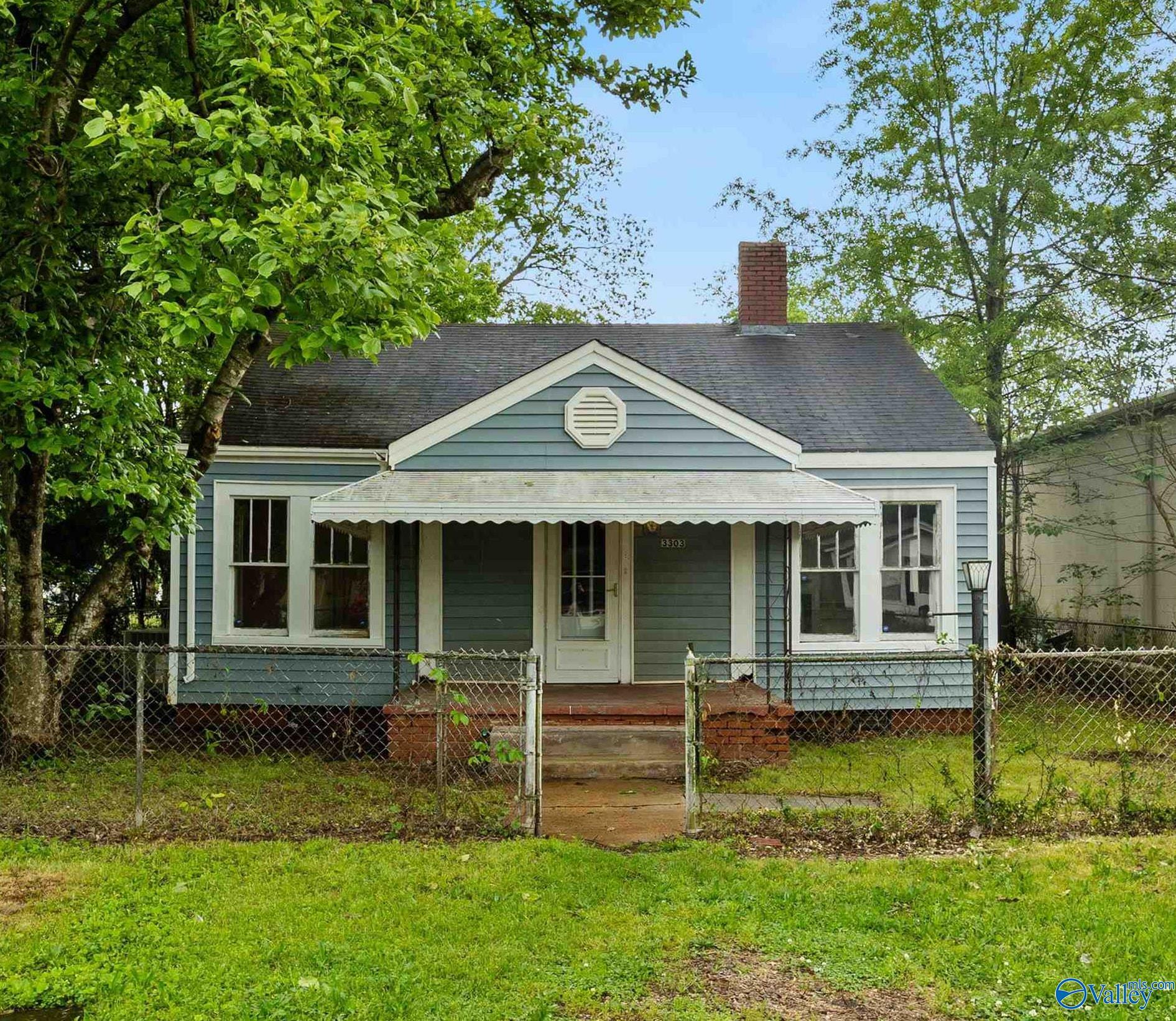 Property Photo: 3303 7th Avenue SW AL 35805