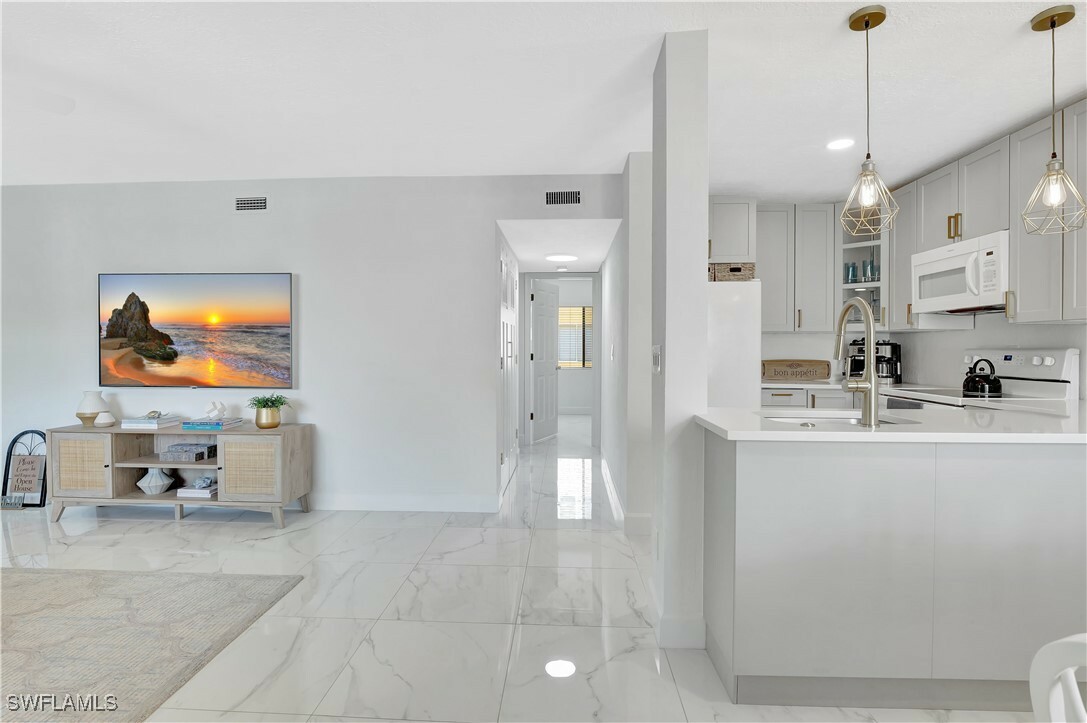 Property Photo: 4633 Bayshore Drive M3 FL 34112