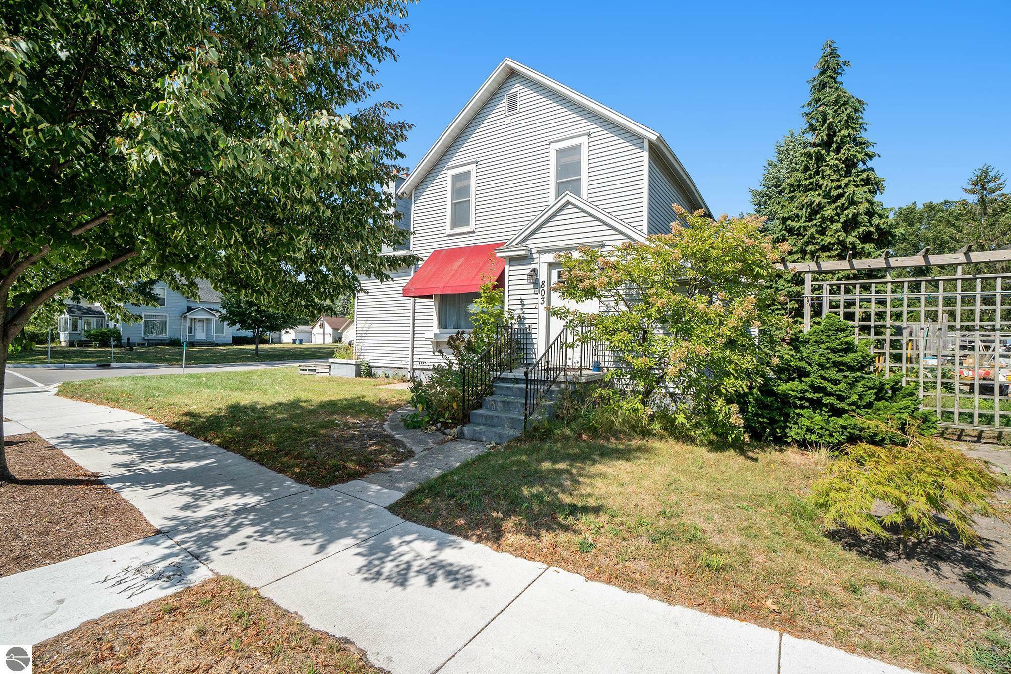 803 Forest Avenue  Frankfort MI 49635 photo