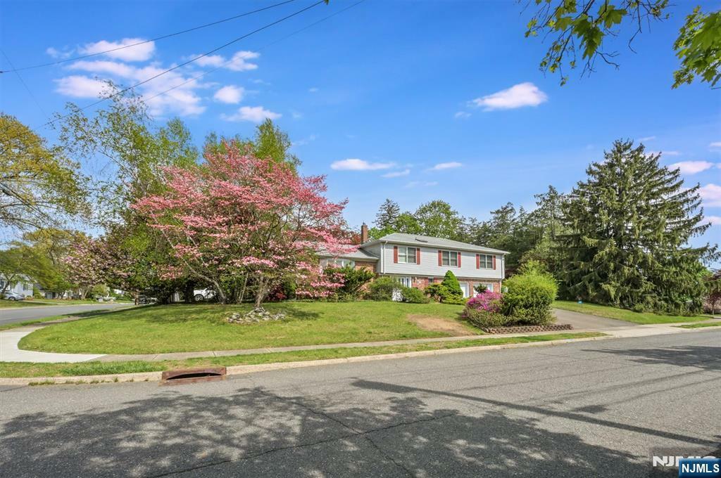 Property Photo:  10 Emerson Place  NJ 07470 
