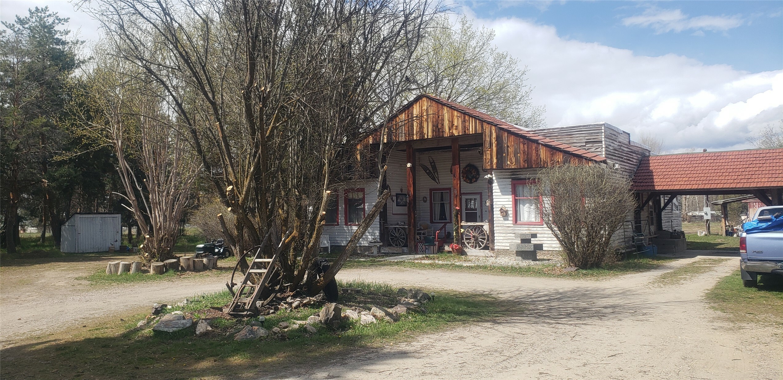 Property Photo: 3330 S 3rd Street W MT 59804