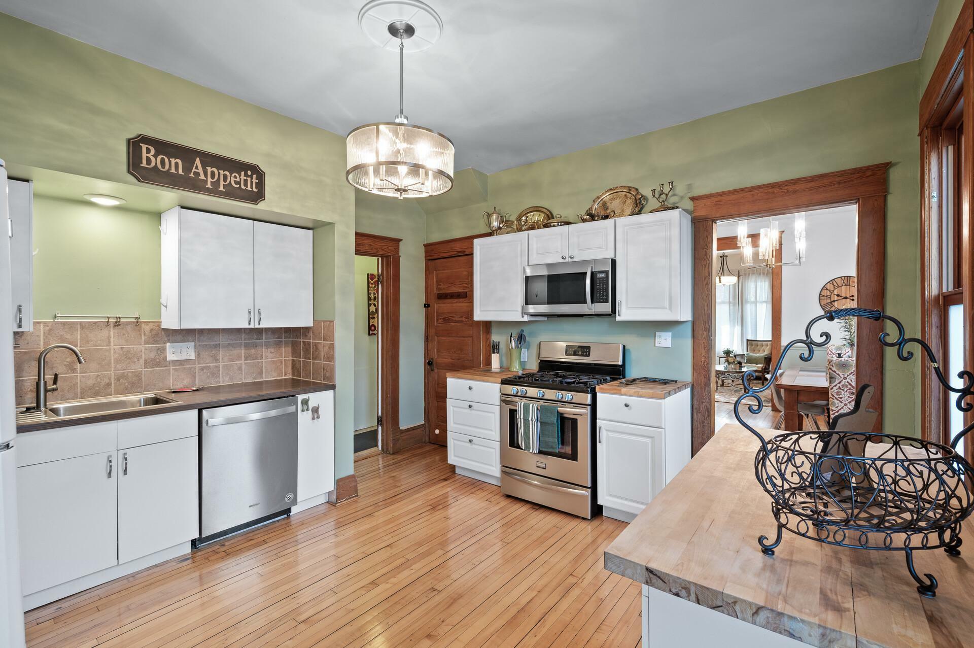 Property Photo: 1005 McLean Avenue MN 55106