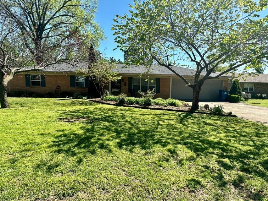Property Photo: 1204 NE 3rd Street AR 72712