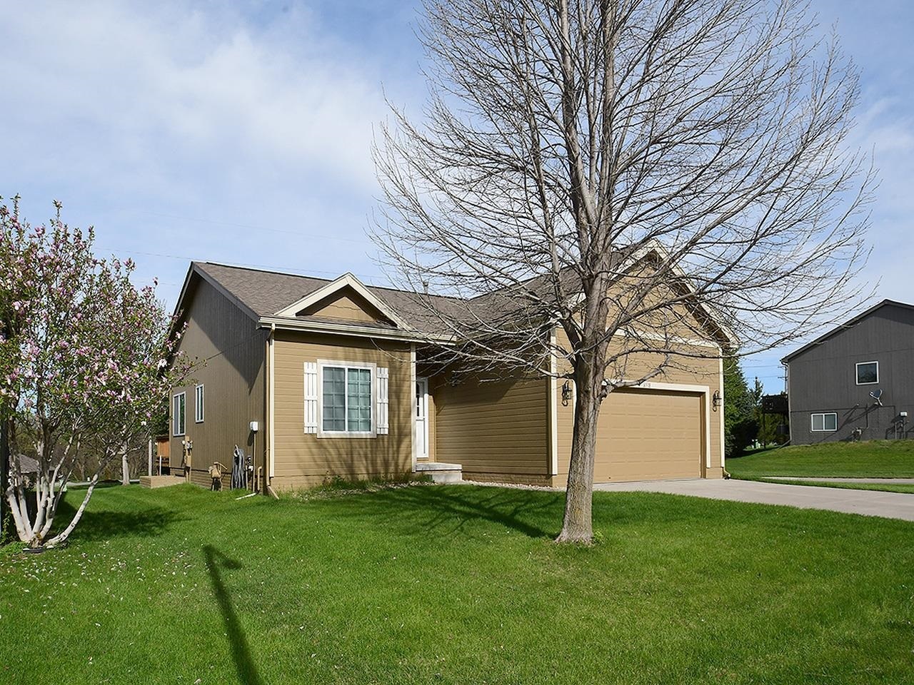 Property Photo: 6518 N 143 Street NE 68164