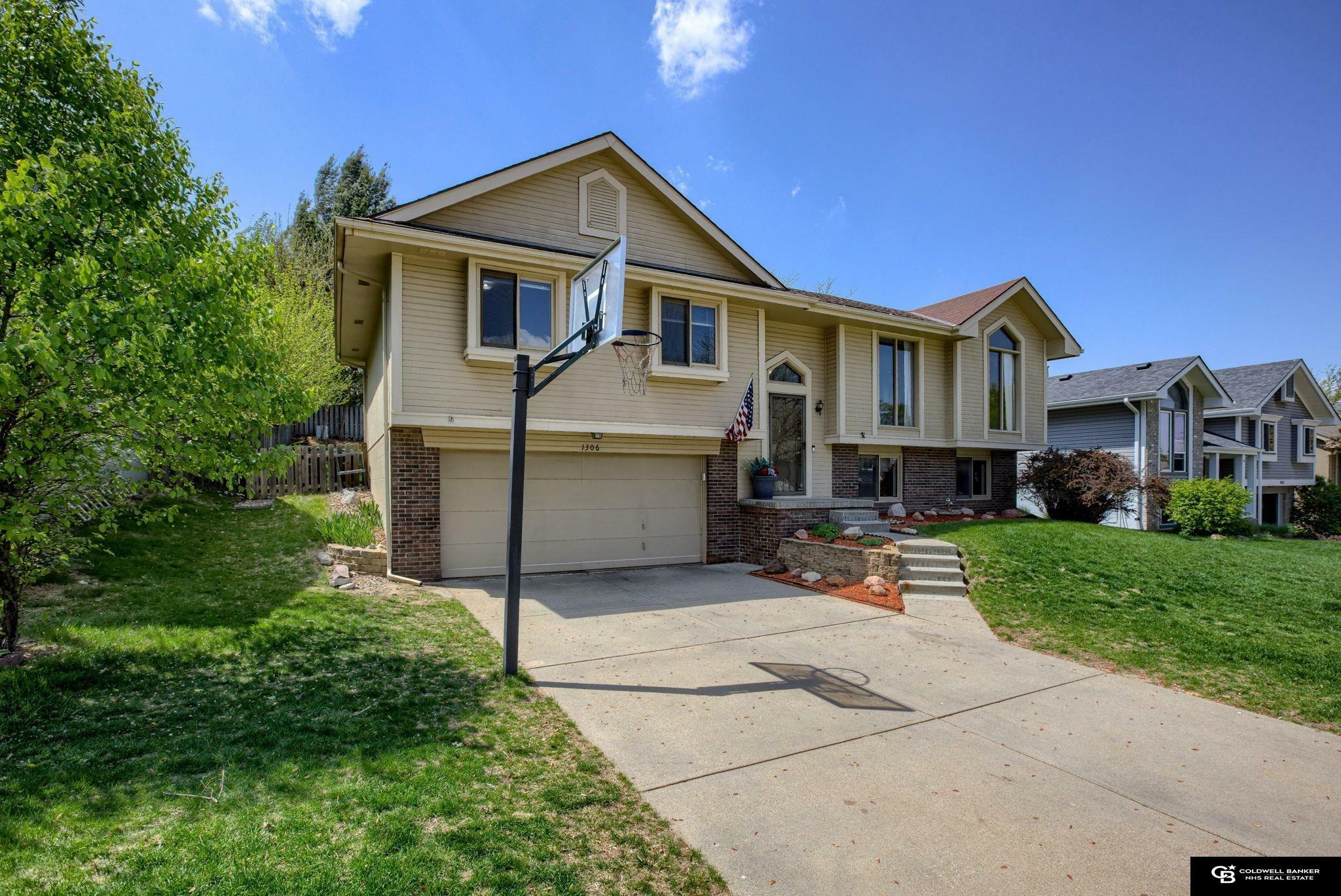 Property Photo: 1306 N 159th Street NE 68118