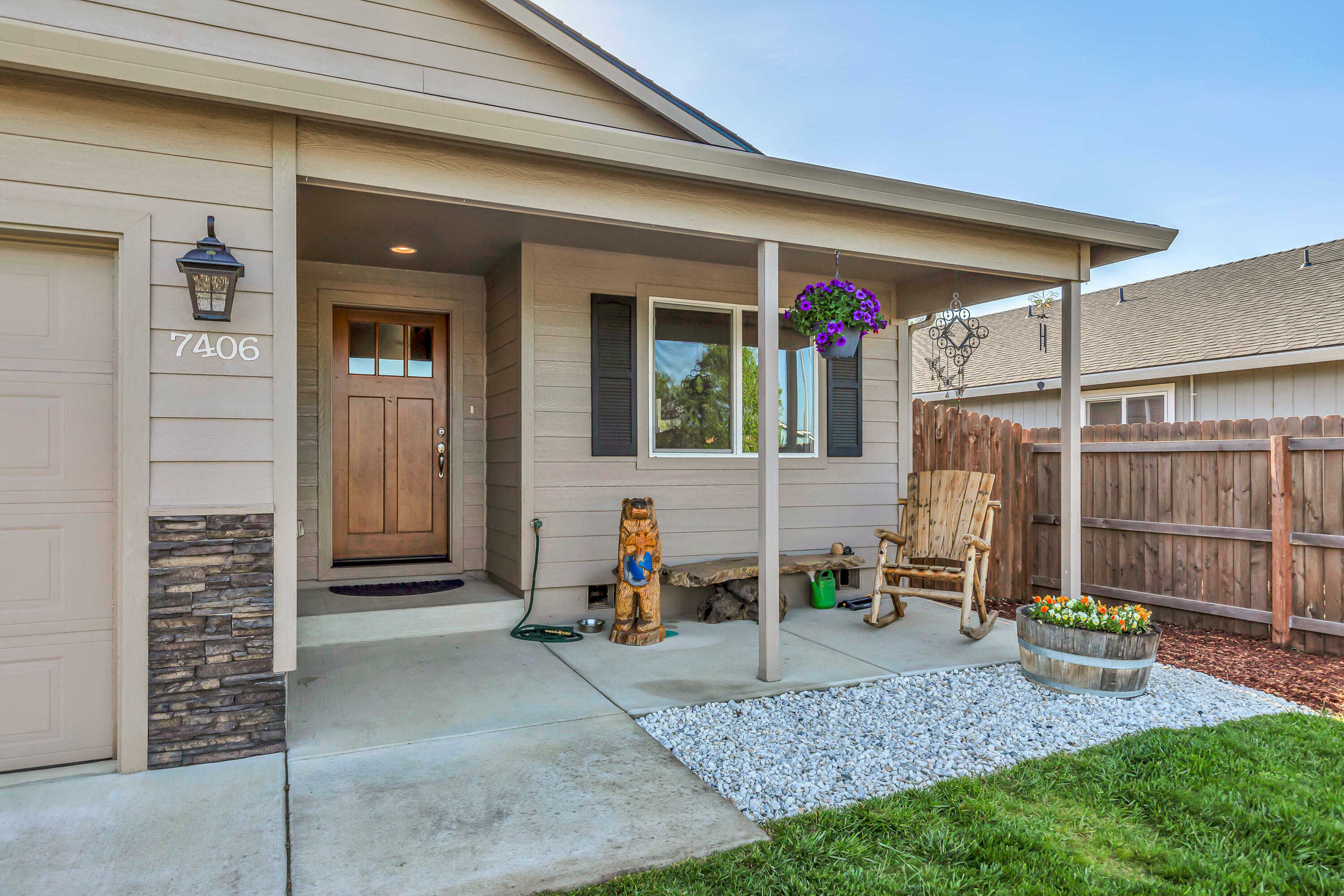 Property Photo: 7406 27th Street OR 97503