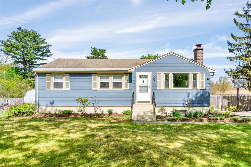 Property Photo:  3 Lee Circle  MA 01749 