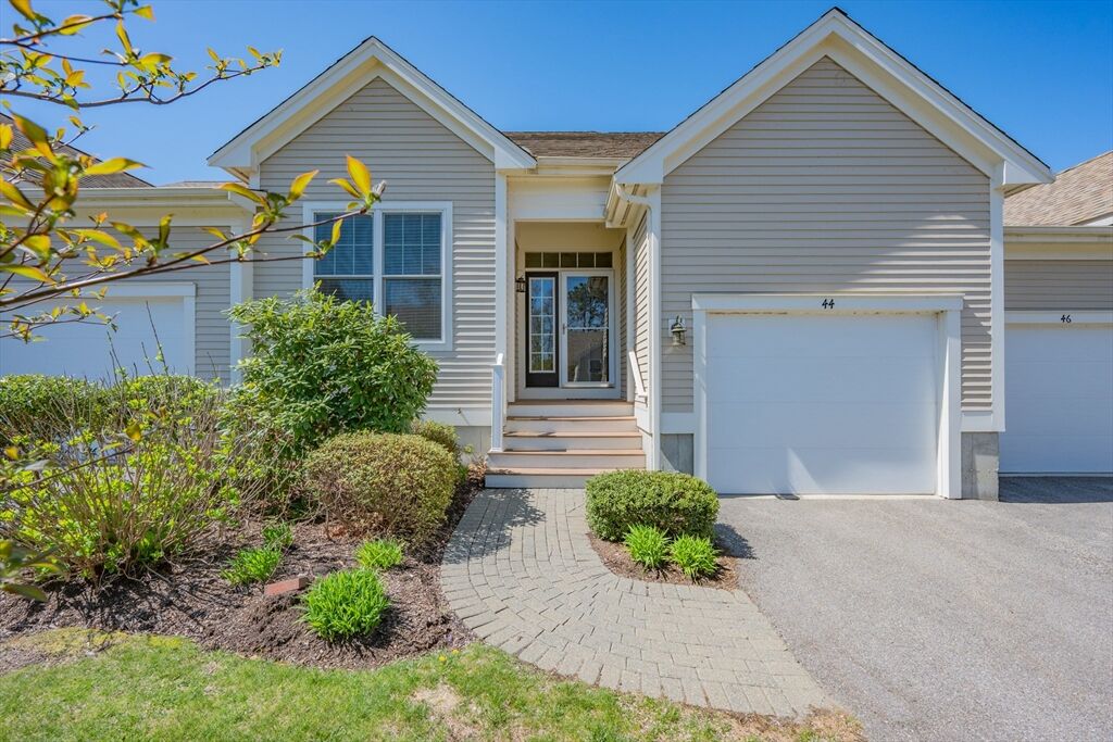 Property Photo:  44 Twin Oaks Dr 44  MA 02649 