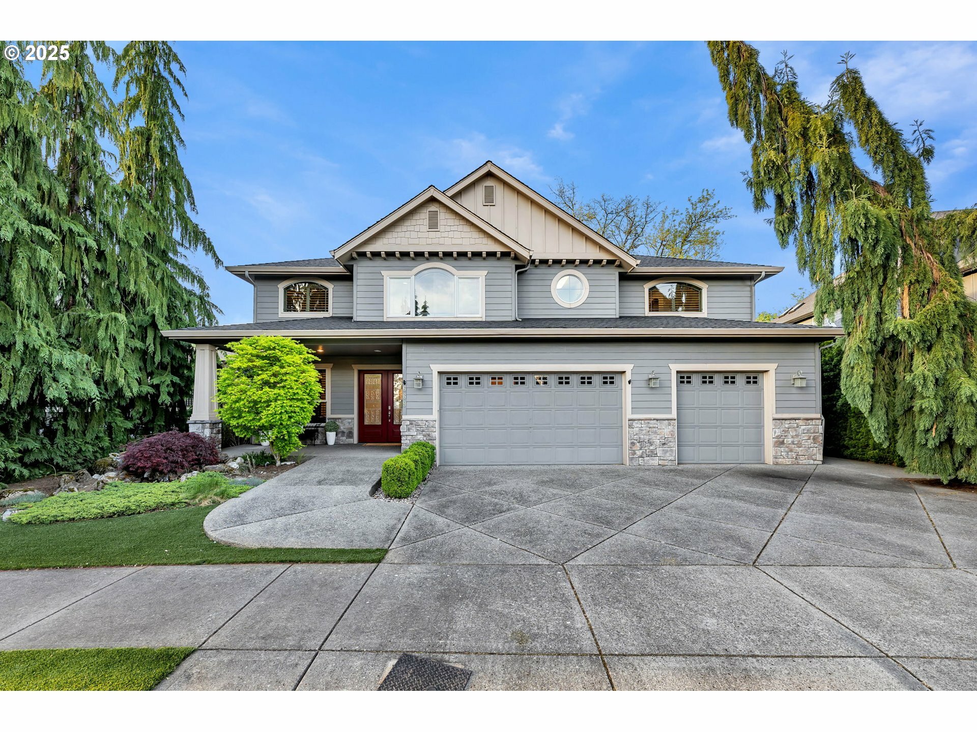Property Photo: 669 W T St WA 98671