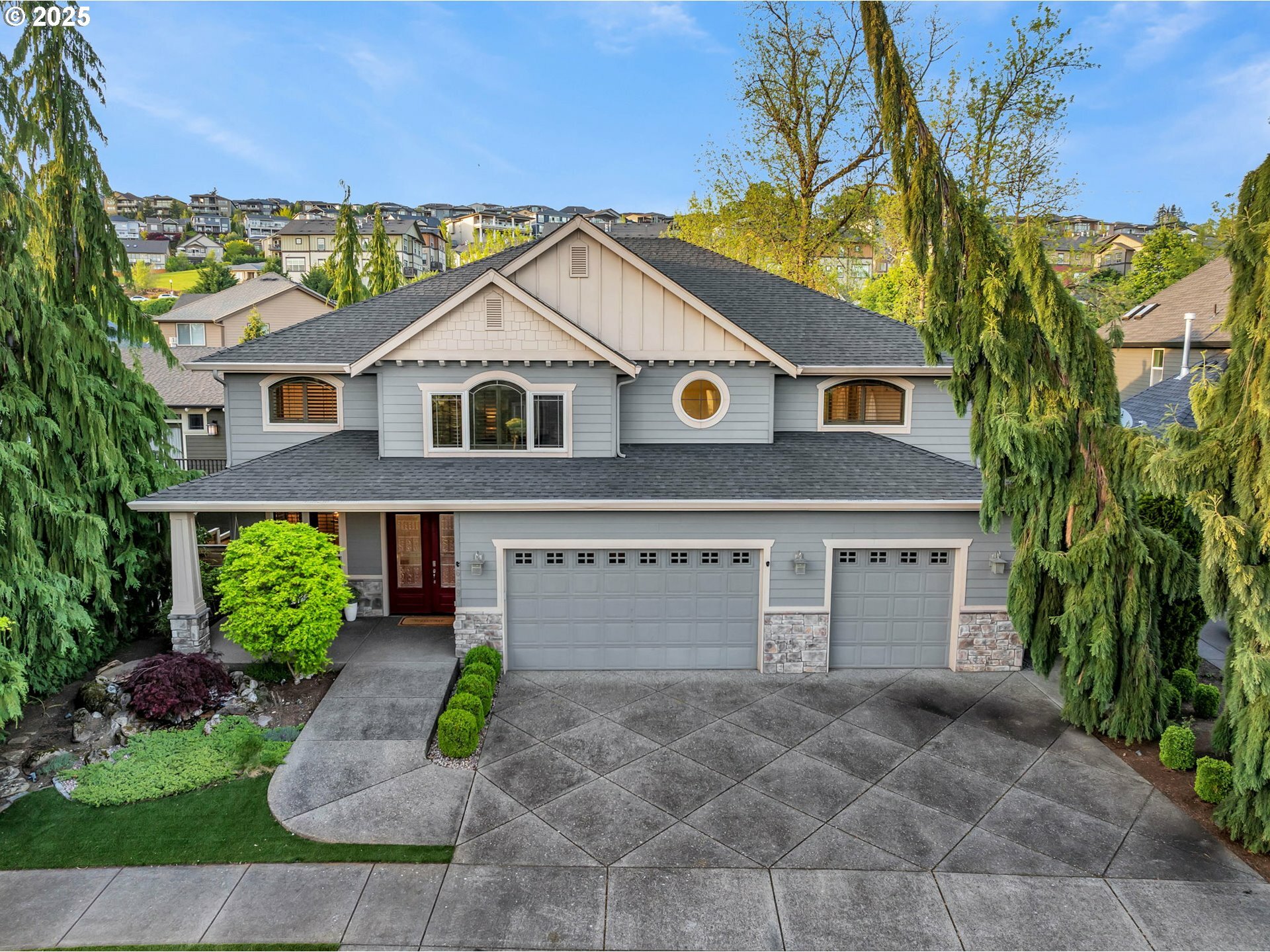 Property Photo: 669 W T St WA 98671