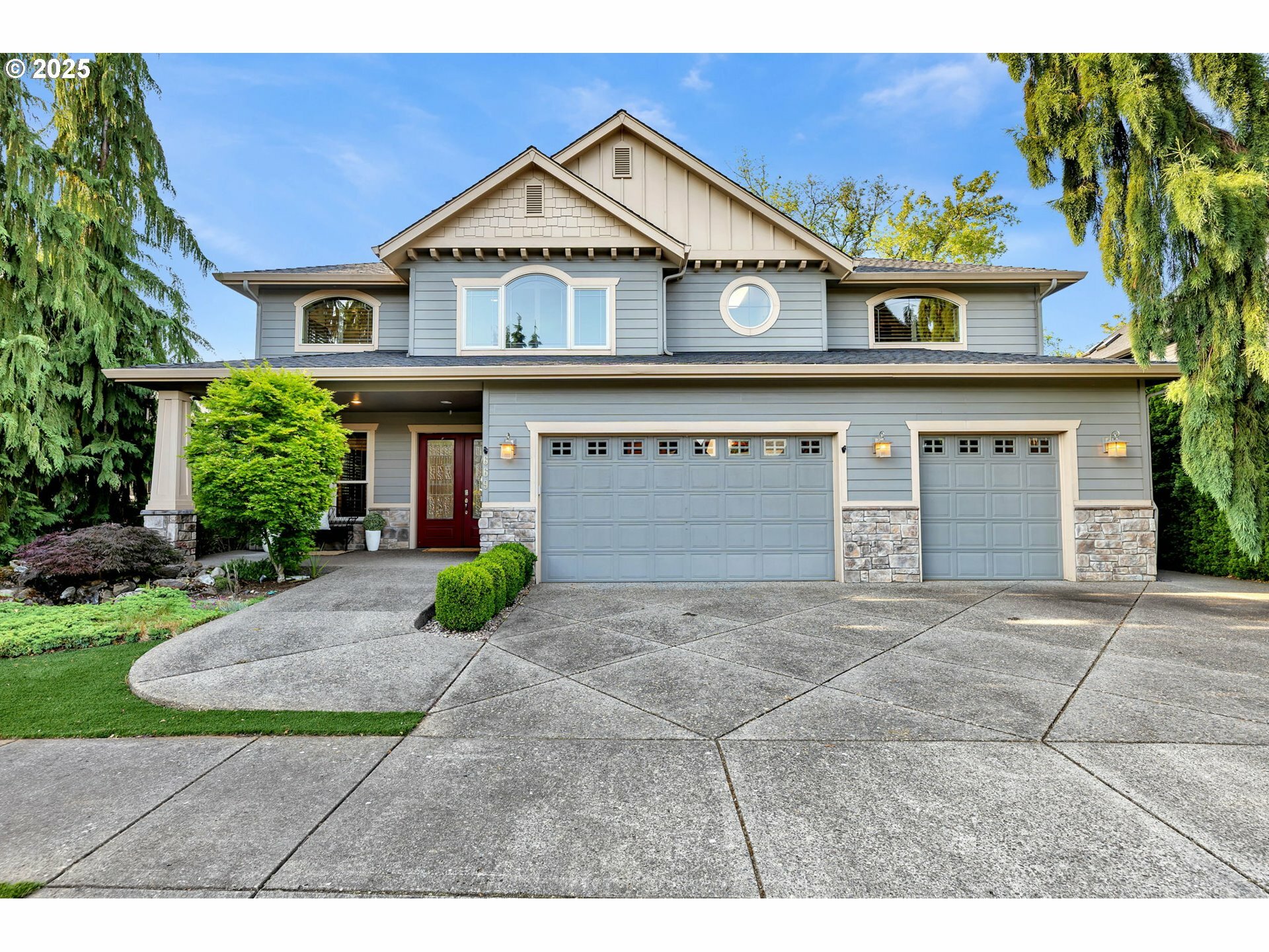 Property Photo: 669 W T St WA 98671