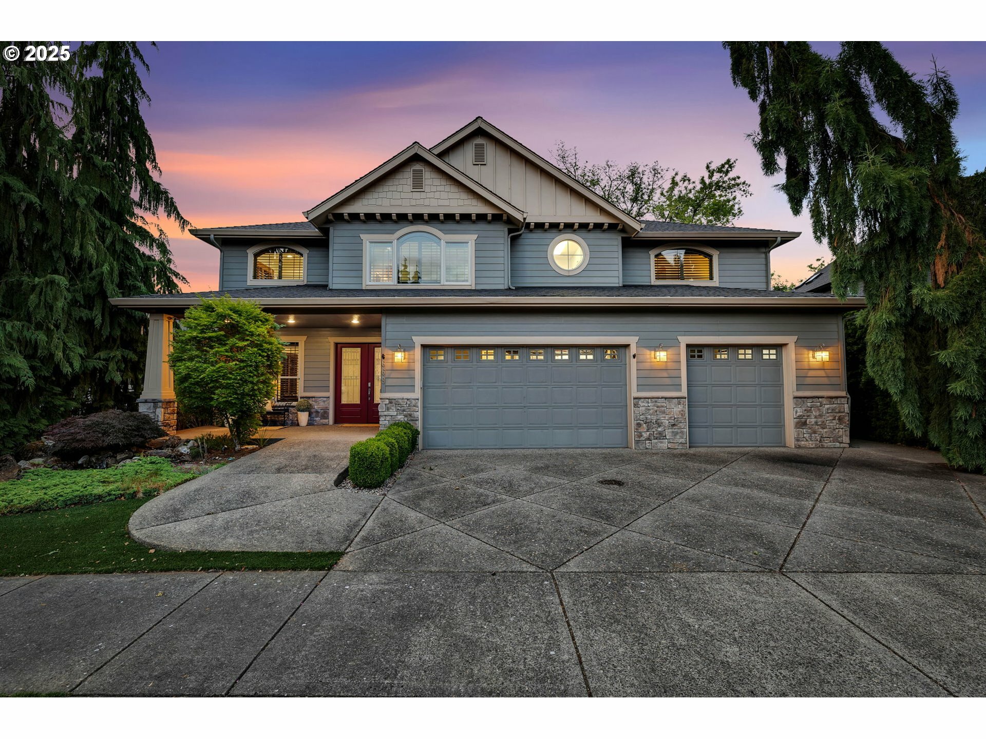Property Photo: 669 W T St WA 98671