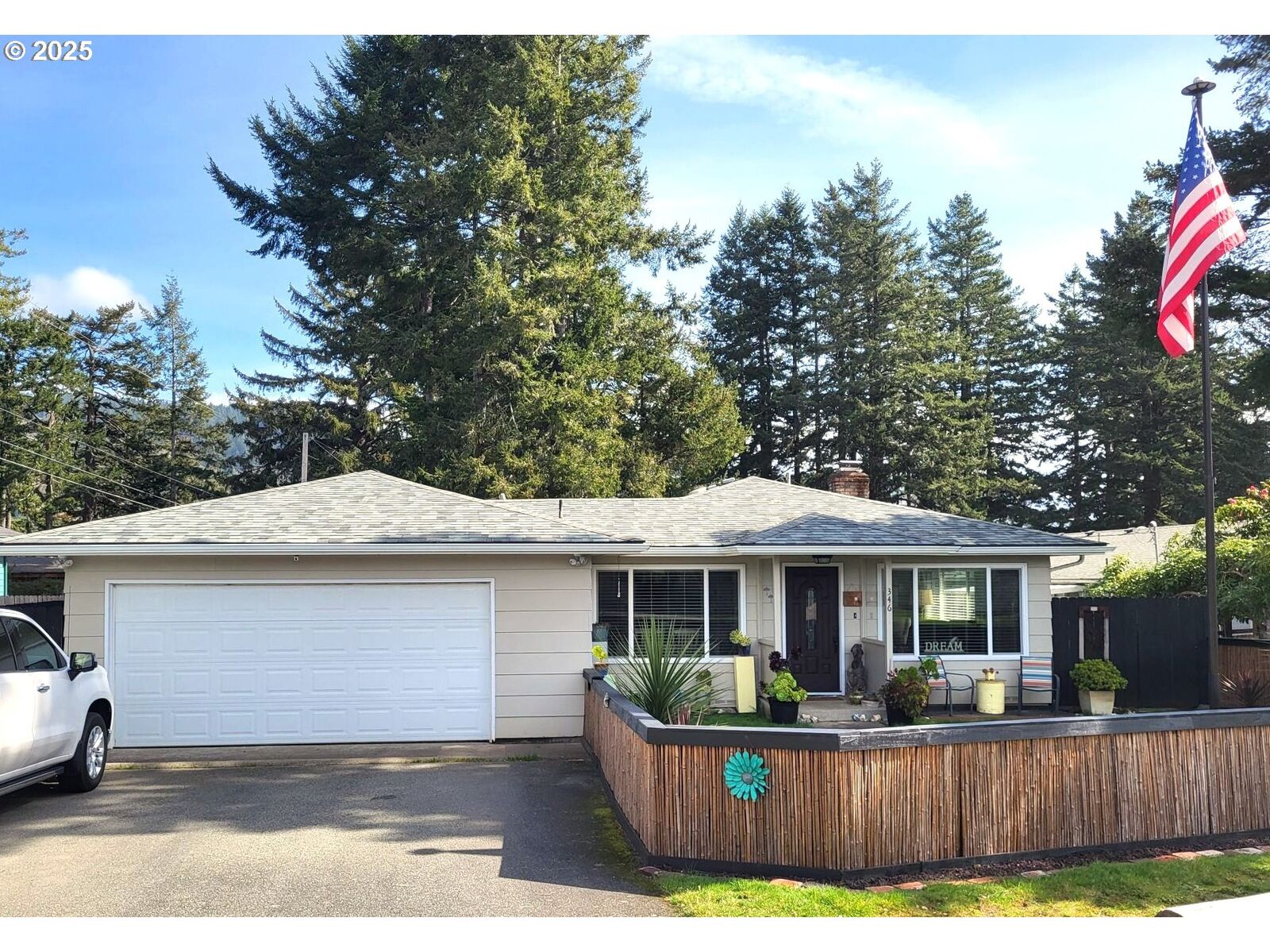 Property Photo: 346 Del Norte Ln OR 97415
