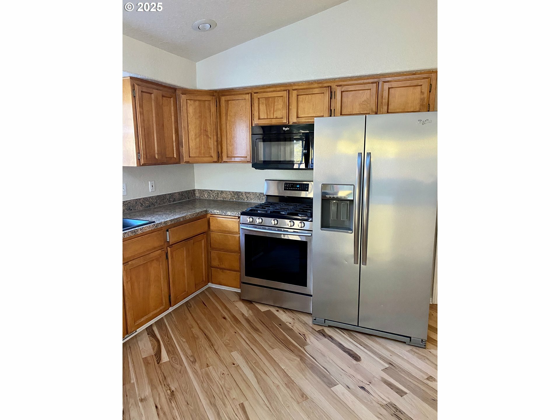Property Photo: 4415 NE Weathers St OR 97301