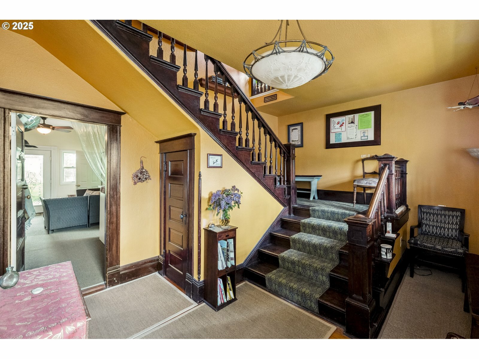 Property Photo: 5525 E Burnside St OR 97215