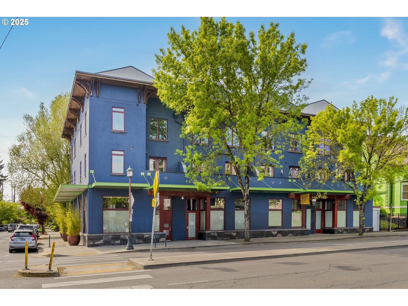 Property Photo: 325 NE Graham St 8 OR 97212