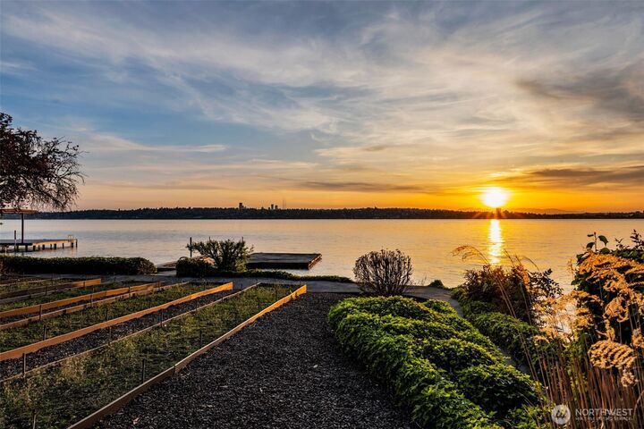 Property Photo: 1811 73rd Avenue NE WA 98039