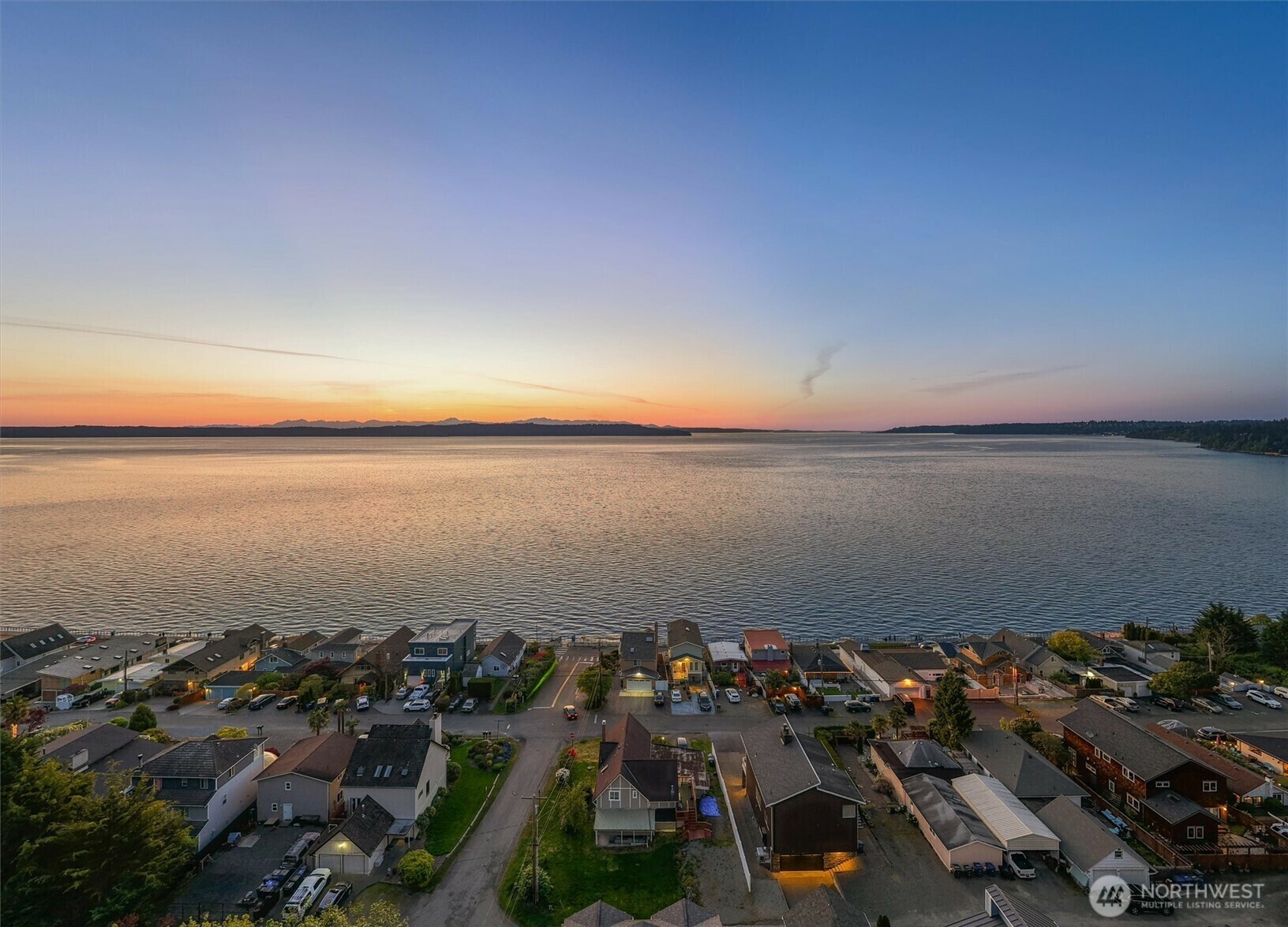 Property Photo: 28640 6th Place S WA 98198