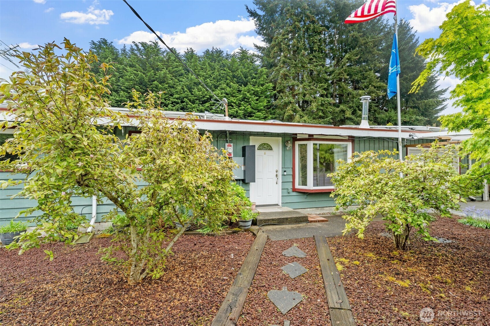 Property Photo: 20628 1st Avenue S WA 98198