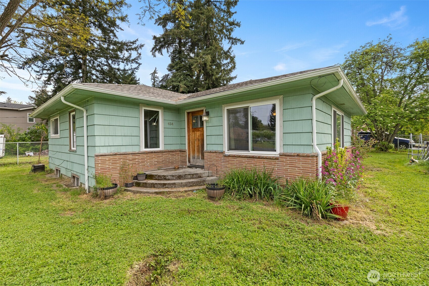 Property Photo: 454 SW 142nd Street WA 98166