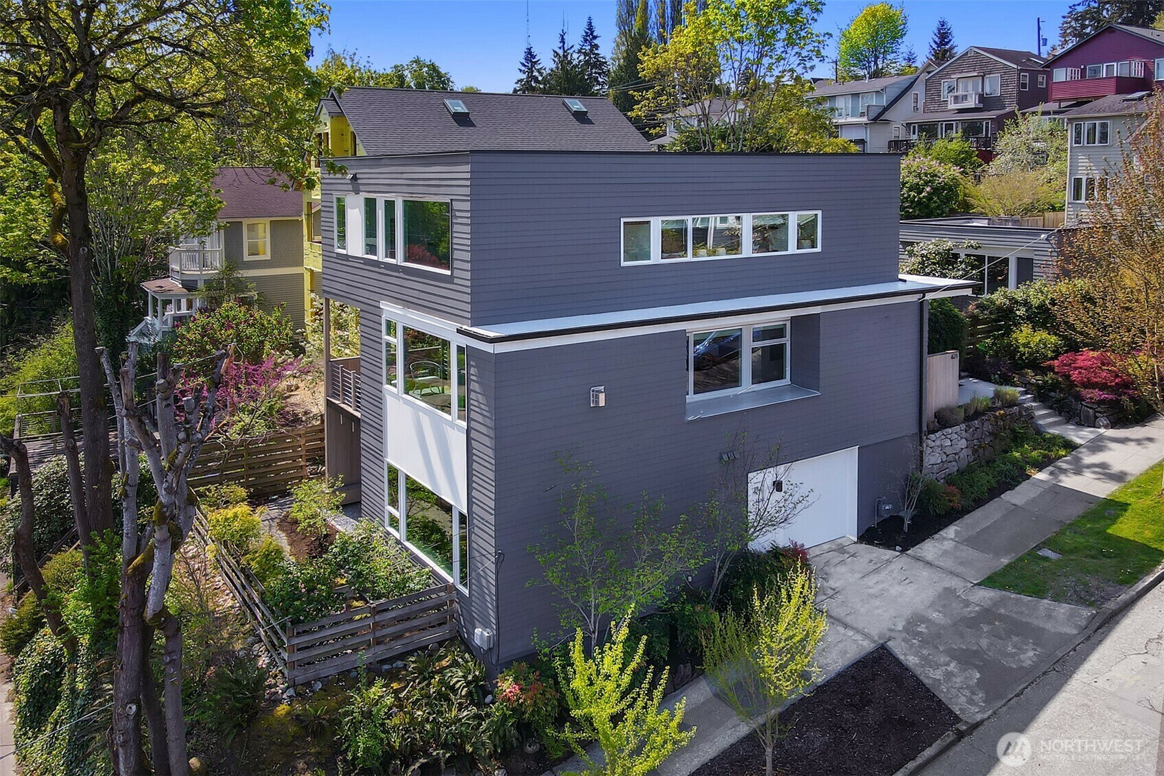 Property Photo: 621 25th Avenue E WA 98112