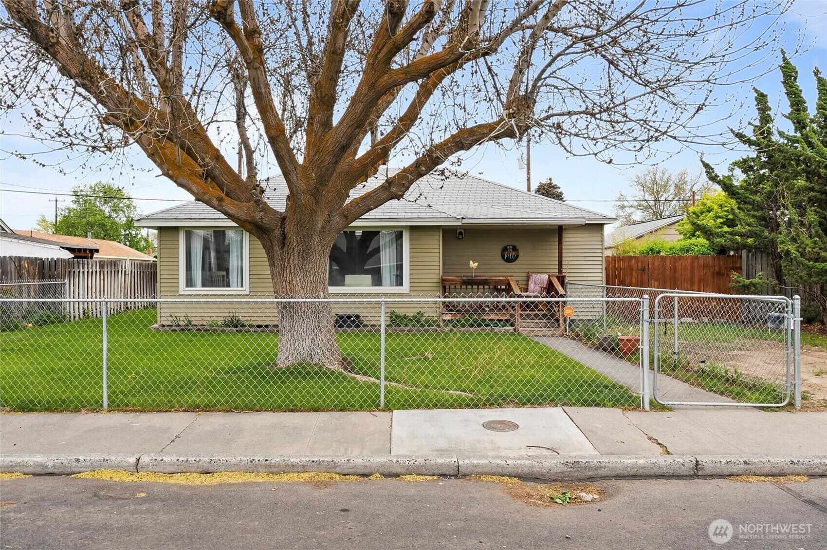 18  F Street SE  Ephrata WA 98823 photo