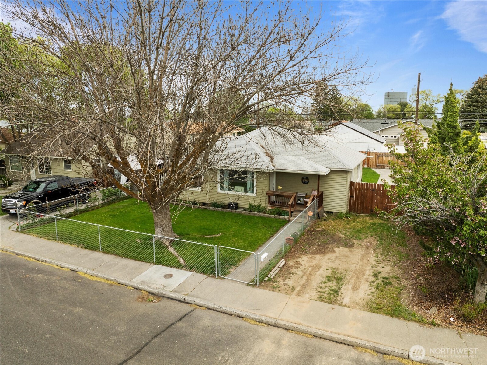 18  F Street SE  Ephrata WA 98823 photo
