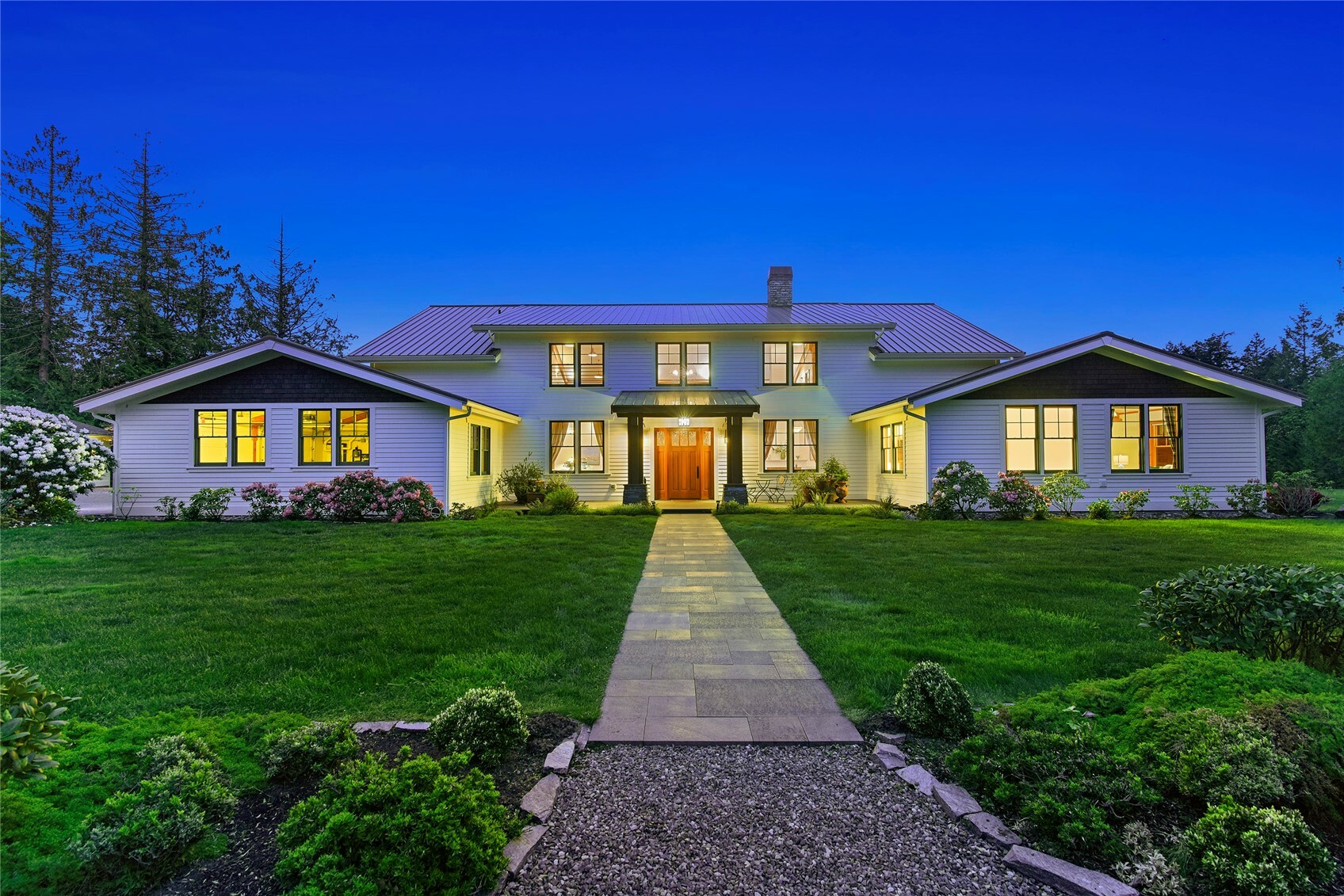 Property Photo: 4268 Tunnelwood Court NE WA 98110