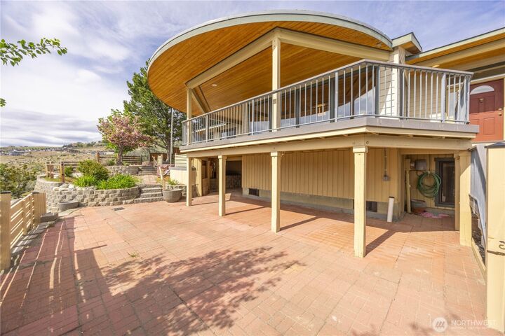 Property Photo: 114 Riviera Place WA 98816