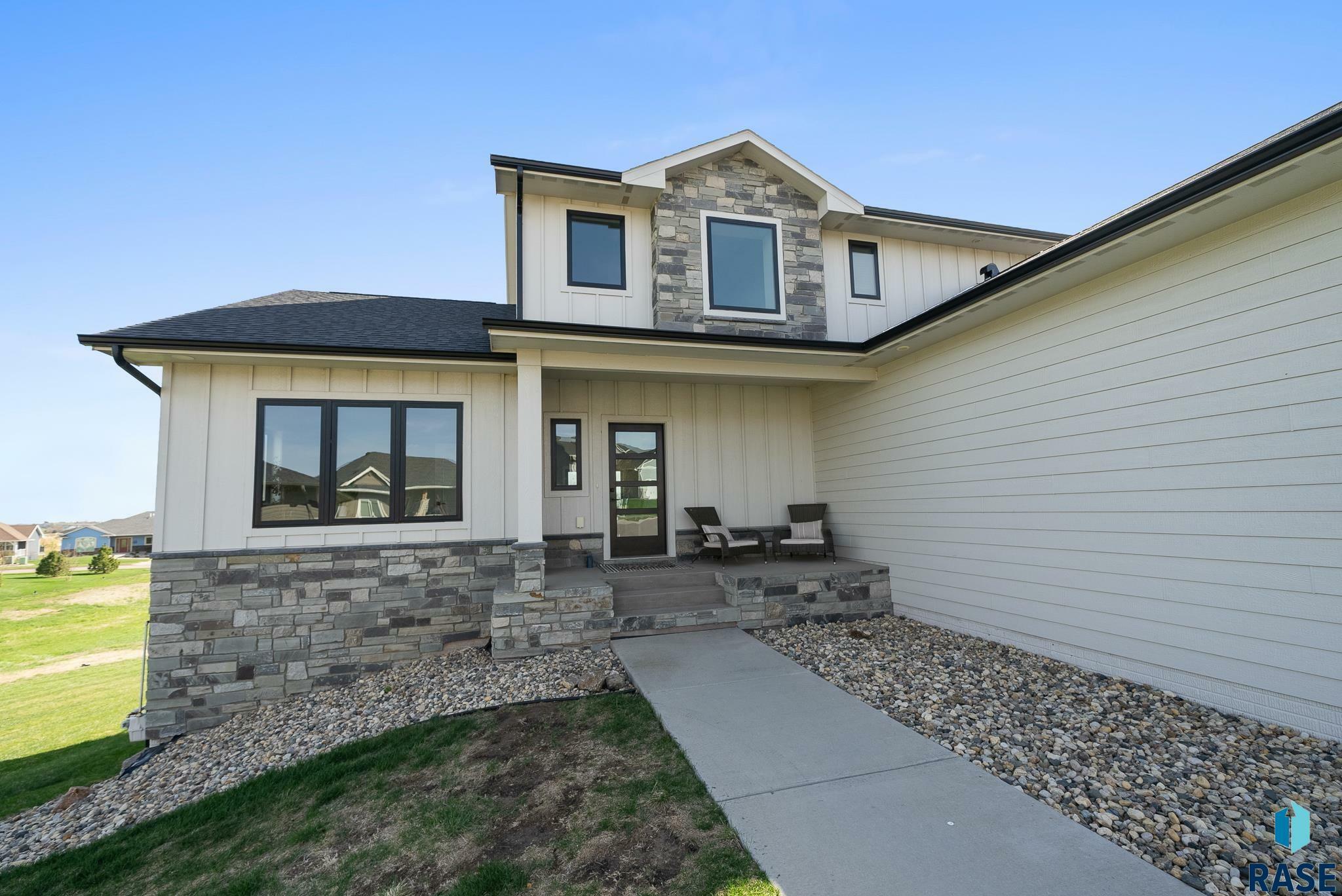 Property Photo: 2002 S Meadowview Cir SD 57110