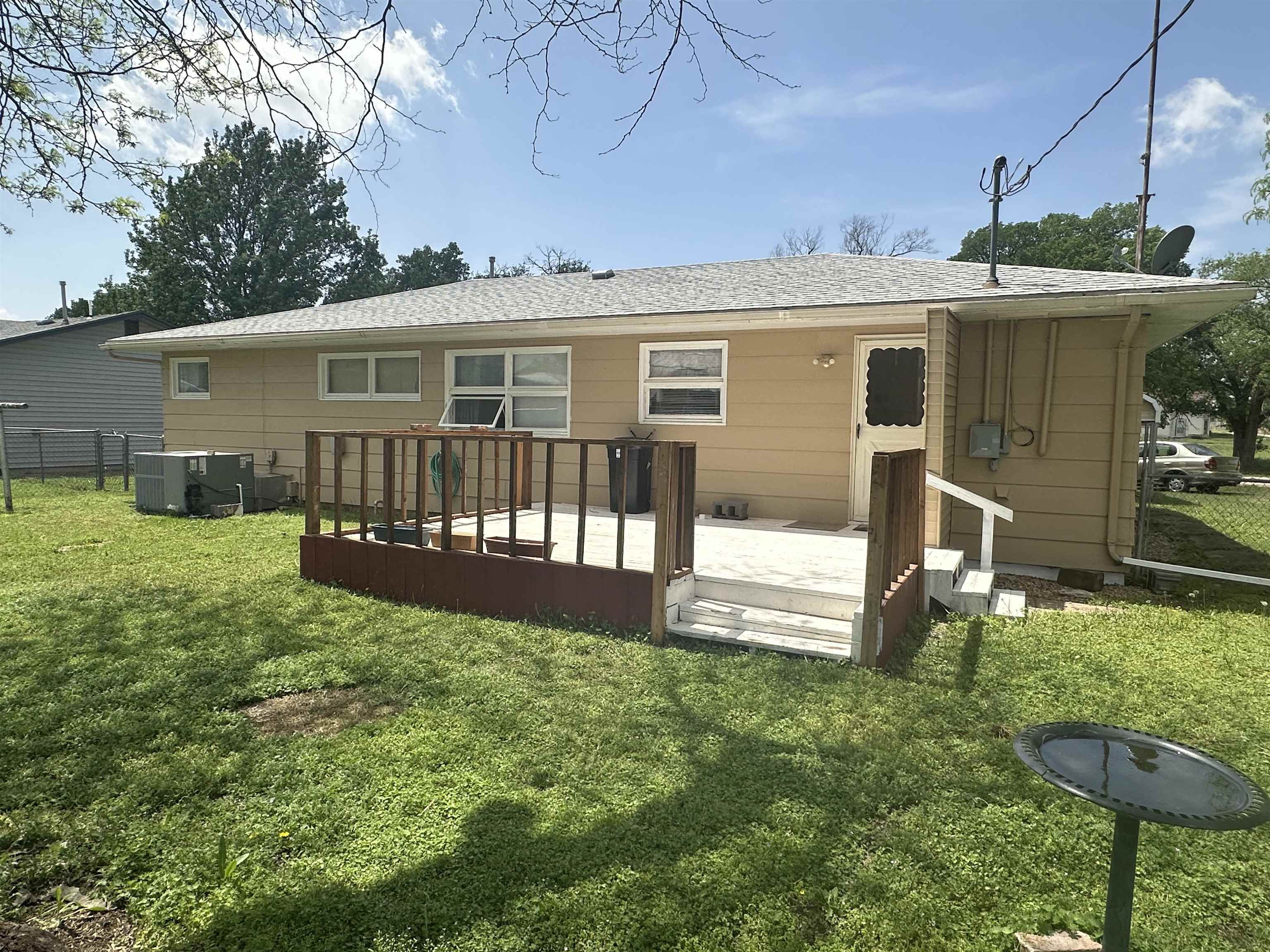 Property Photo: 516 N Botkin St KS 67009