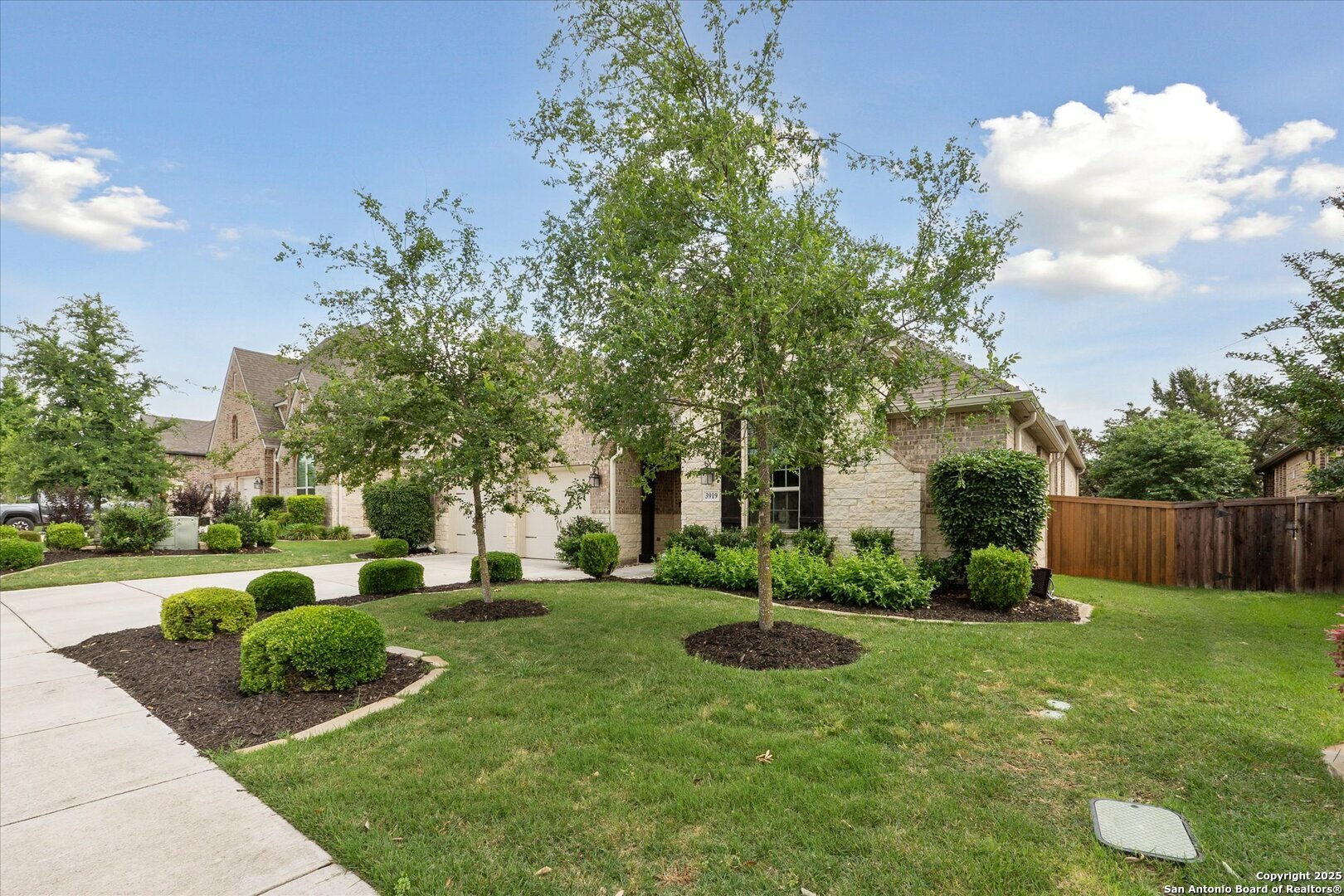 Property Photo: 3919 Monteverde Way TX 78261