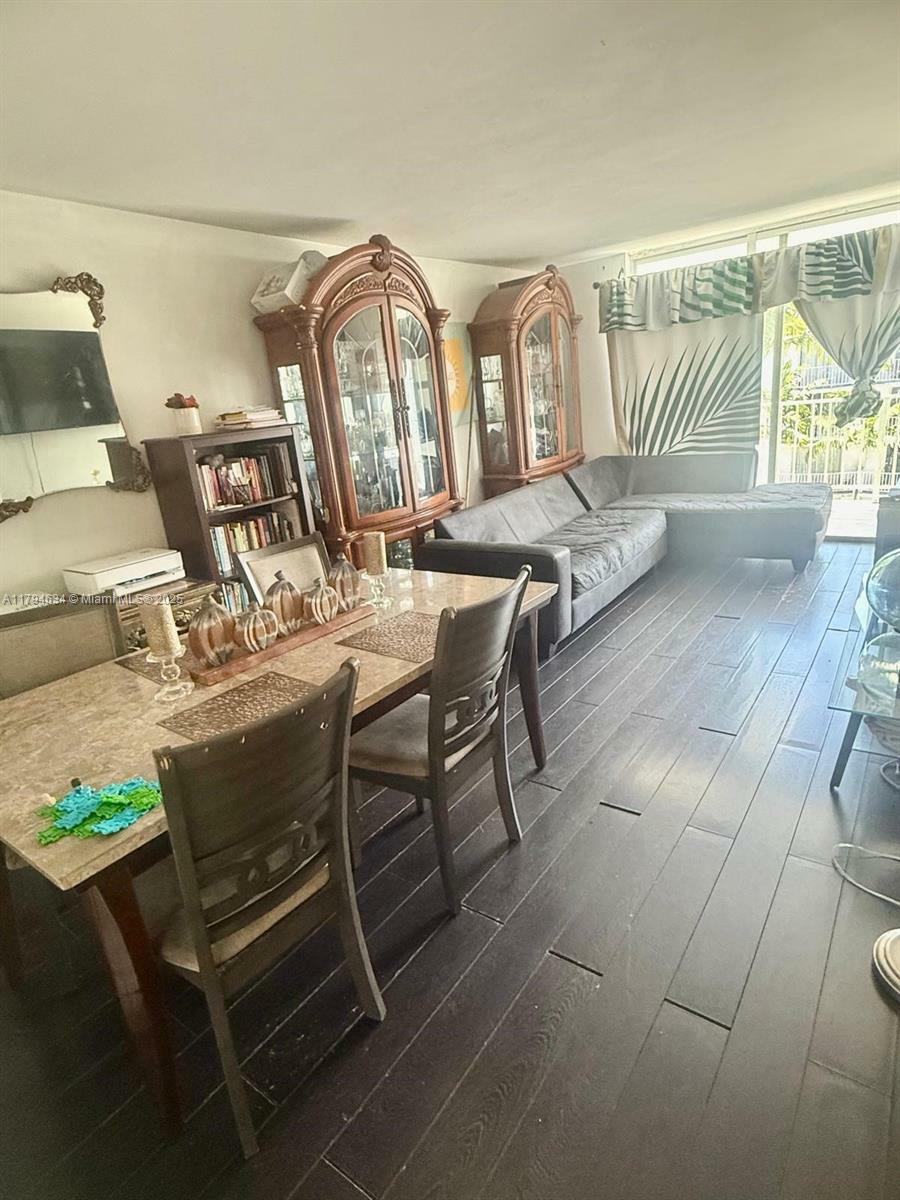 Property Photo: 488 NW 165th St Rd B-512 FL 33169