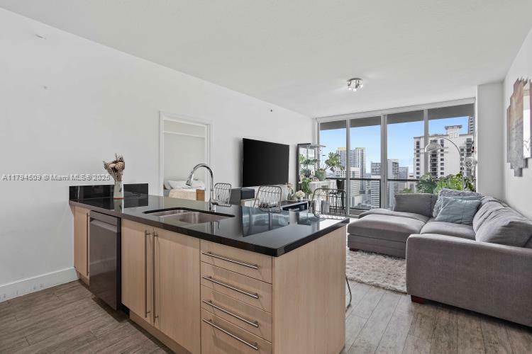 Property Photo: 79 SW 12th St 3110-S FL 33130