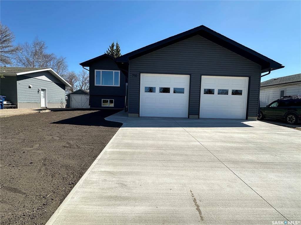 Property Photo:  710 3rd Street  SK S0K 2A0 
