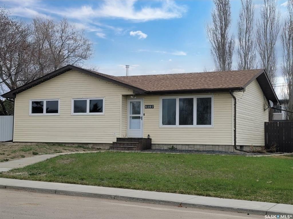 Property Photo: 5107 Leader Street SK S0L 2C0