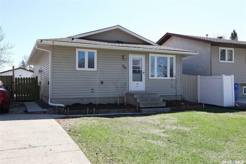 Property Photo: 915 Dorothy Street SK S4X 1E2