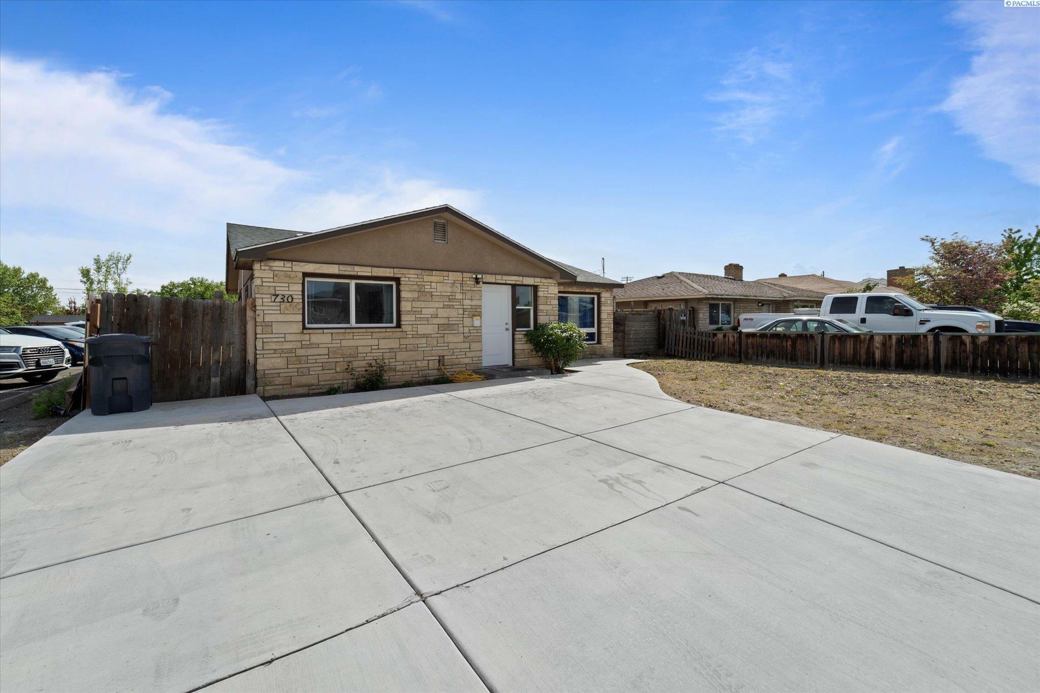Property Photo: 730 W Court St WA 99301