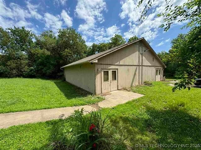 Property Photo: 802 E Brissy Street OK 74023