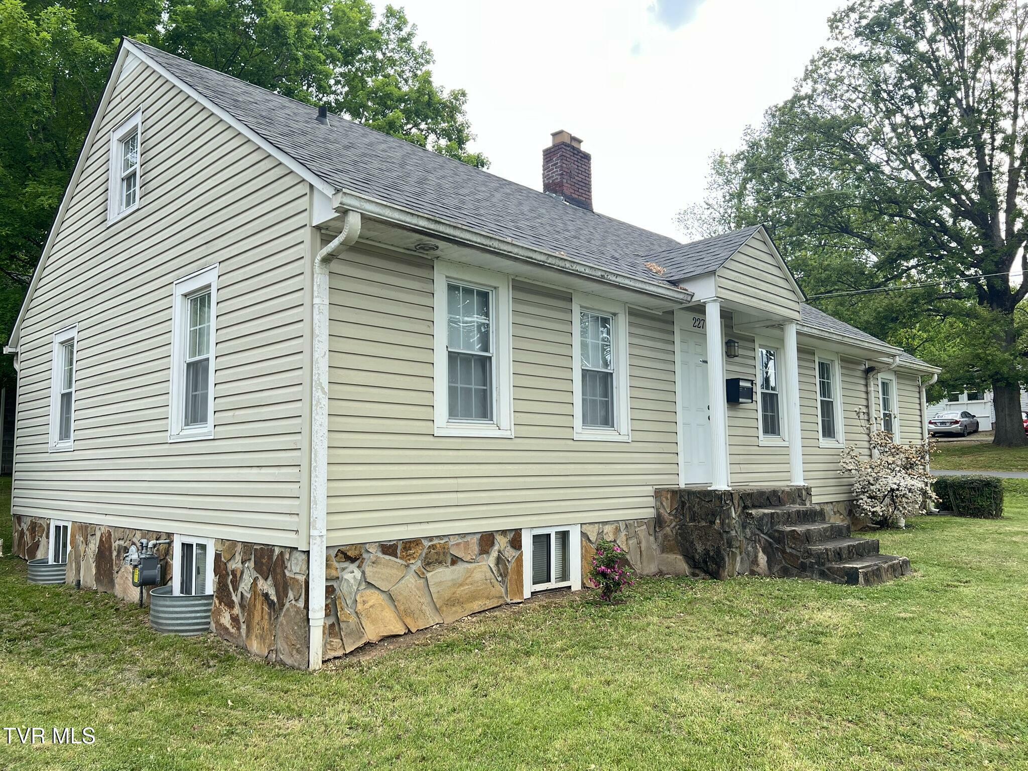 Property Photo: 227 Mineral Street TN 37821