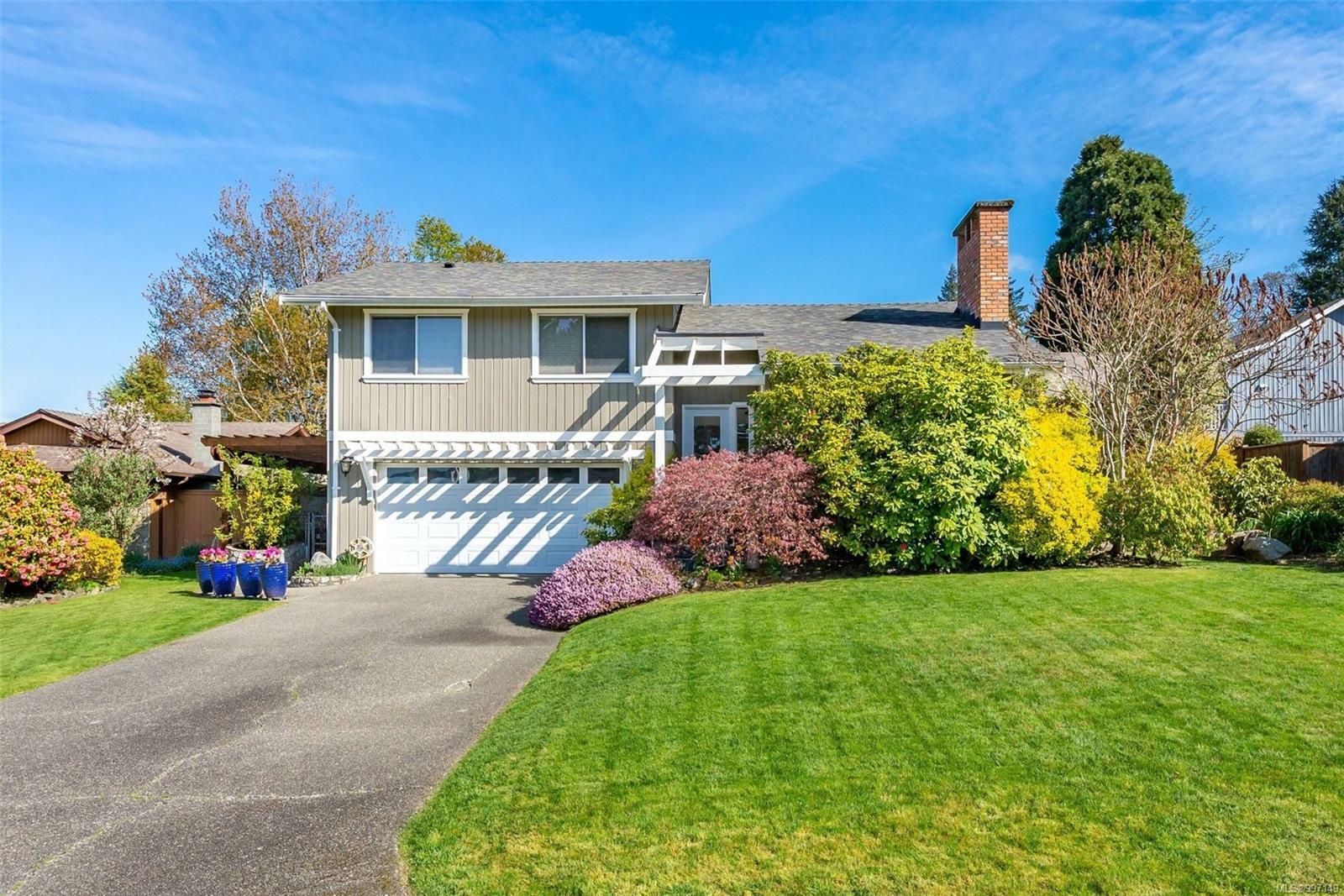 Property Photo: 932 Damelart Way BC V8M 1C2
