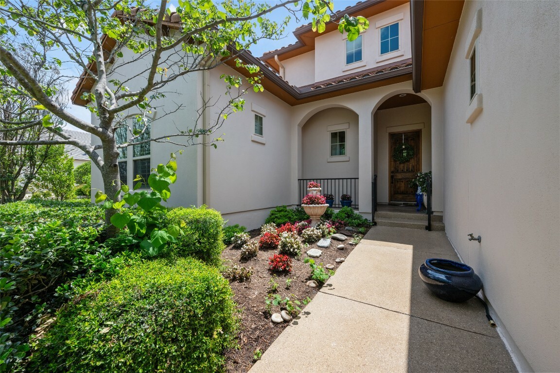 Property Photo: 228 Cimarron Hills Trail E TX 78628