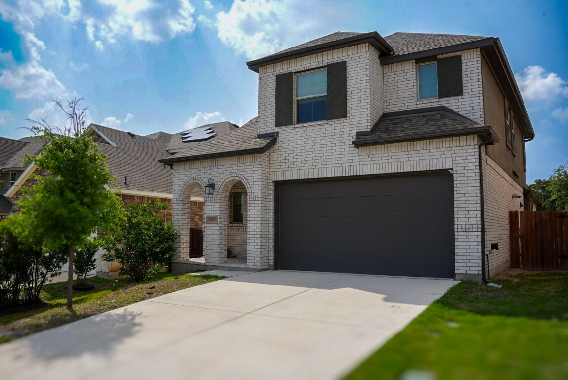 Property Photo: 8215 Prairie Rye Drive TX 78645